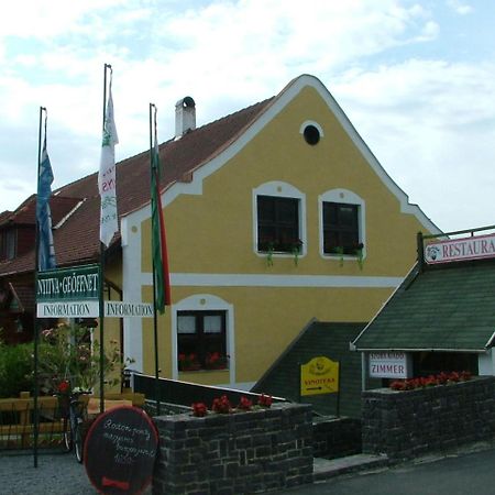 Borbaratok Panzio Hotel Badacsonytomaj Luaran gambar