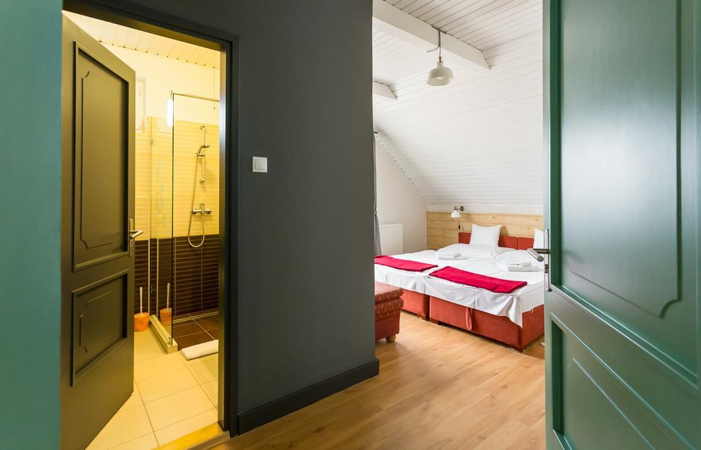 Borbaratok Panzio Hotel Badacsonytomaj Luaran gambar